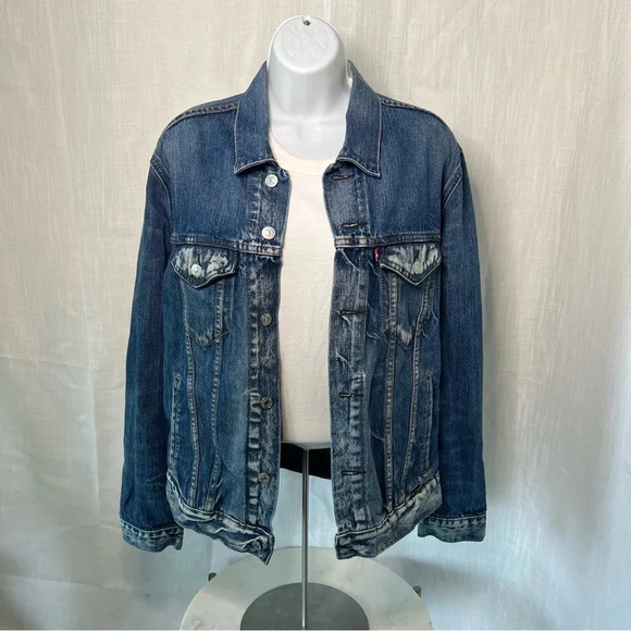Levi’s Blue Distressed Denim Trucker Jean Jacket Size Medium - Picture 1 of 3